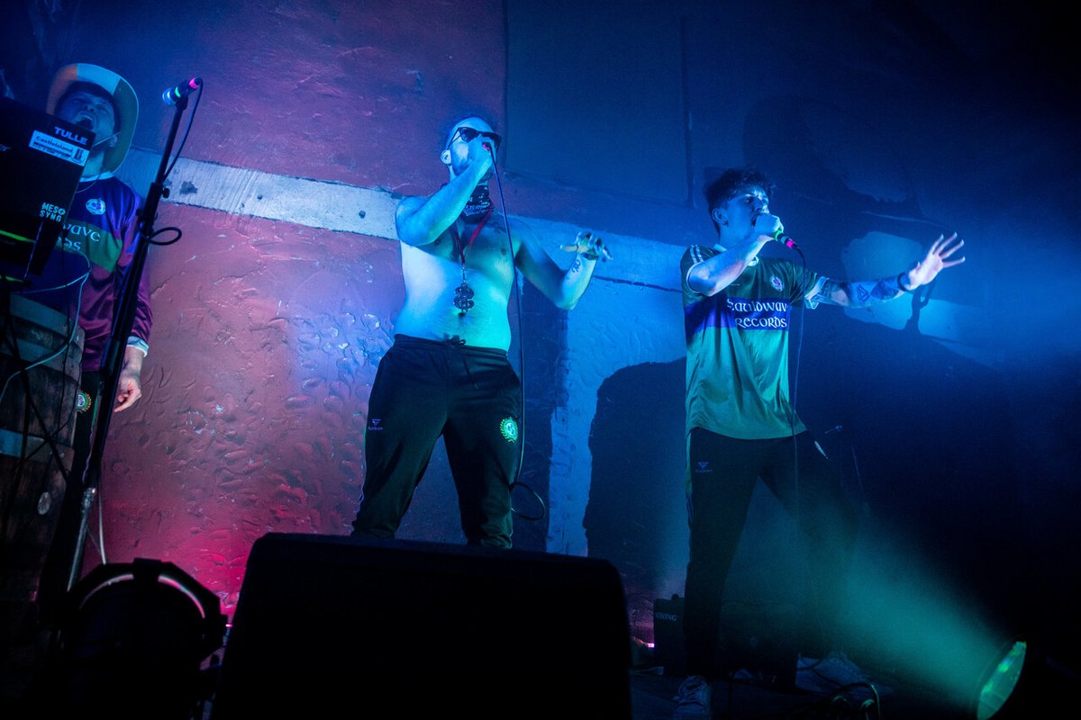 nonfaction's tweet photo. Photos from last friday's #clubheadbangbang show featuring Naive Ted, Messyng, Súil Amháin &amp; Bill Karnation. All corners of Kerry covered, Tralee, Killarney, Faranfore, Ballyheigue, Lios Tuathail, Causeway agus Ceann Trá. 
#LocalLive

📸  Shane Ó Ceallaigh
https://t.co/XVN3PPYVpf https://t.co/uAf5EngYKT