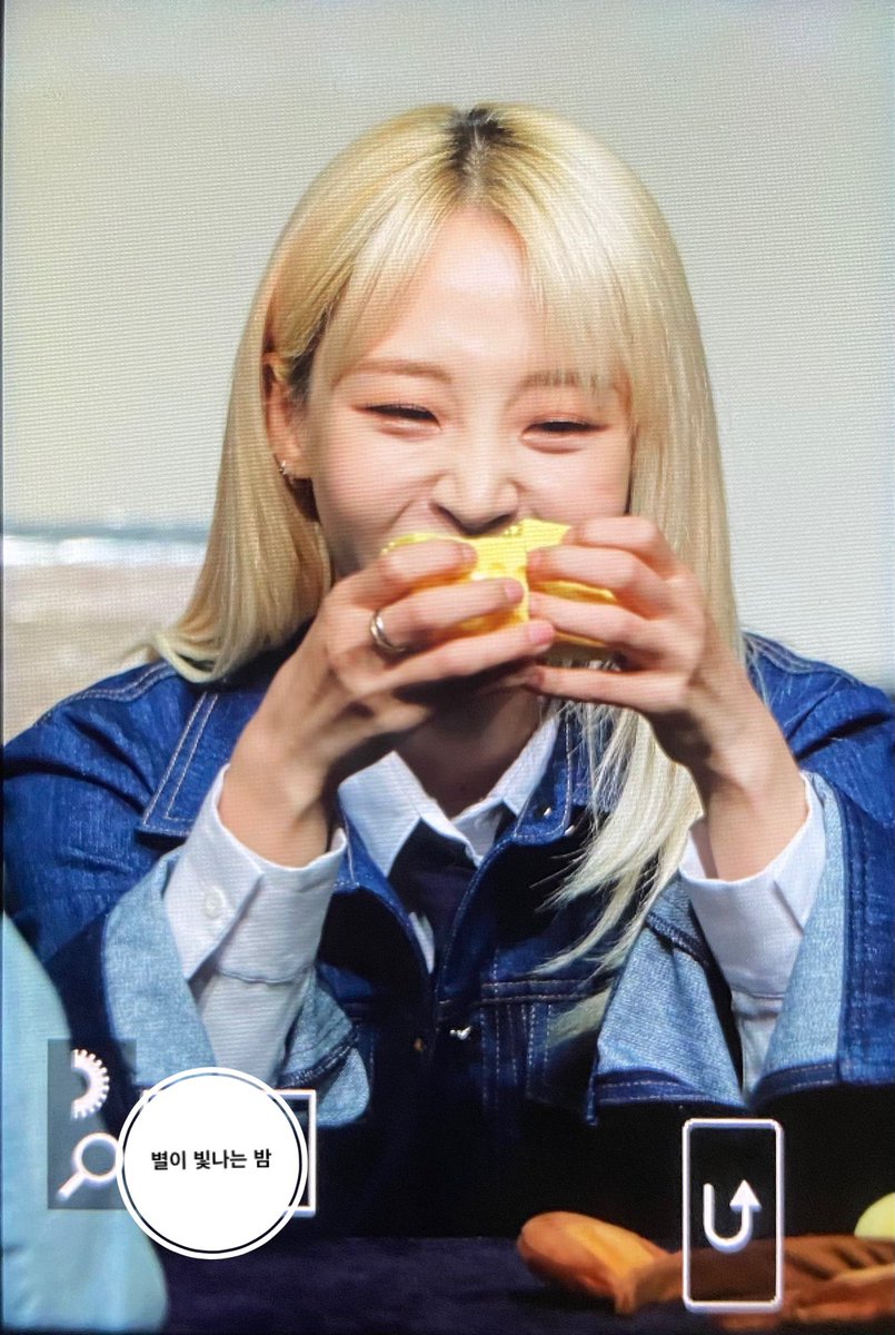 starrymoon1222's tweet photo. 220527 문별 일지아트홀 팬사인회 프리뷰

🐹장난감 받은 🐹

#MOONBYUL #문별
#C_I_T_T #Cheese_in_the_Trap https://t.co/p2Gkcascls