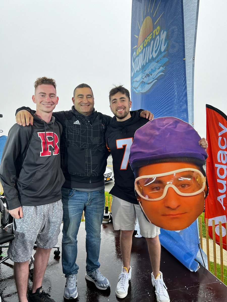 JerryRecco's tweet photo. Our guy Harris showed up with my big head @WFANmornings https://t.co/vj1i09ZuS8