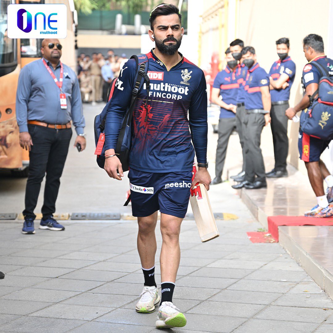 RCBTweets's tweet photo. 𝗢𝗡𝗘 𝗠𝘂𝘁𝗵𝗼𝗼𝘁 𝗠𝗼𝗺𝗲𝗻𝘁 𝗼𝗳 𝘁𝗵𝗲 𝗗𝗮𝘆 📸 

Headed to the Narendra Modi Stadium for the showdown against RR. 💪🏻😎

@MuthootIndia 

#WeAreChallengers #IPL2022  #Mission2022 #ನಮ್ಮRCB #RRvRCB #PlayOffs https://t.co/24m6TbH1mD