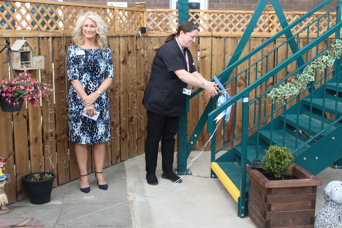 nthsolutionsllp's tweet photo. Congratulations to retail team leader Nicola Critchley who was joined by Chief Executive Julie Gillon to cut the ribbon and officially open the stairs to the rainbow garden! @NTeesHpoolNHSFT  Read Nicolas #100leaders journey here 👉
https://t.co/vJpixqPR1B https://t.co/UP4QISW25X