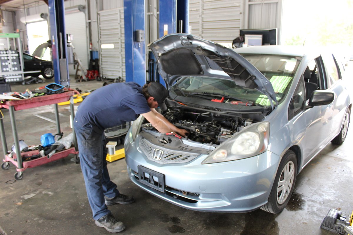 dandrcarcare2's tweet photo. D&amp;R's coolant system flush with Valvoline Cleaner, Conditioner, and MaxLife Coolant starts at $119.95. Preserve your car's health, and schedule a coolant flush today!

#europeancars #domesticcars #asiancars #autorepairstatesboro  #carmaintenance #statesboroga #customerservice https://t.co/lSxB9PNwcH