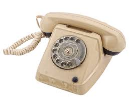 Qui a connu ce type de téléphone ? 😱🧐😅
Si tu trompais d'un chiffre il fallait recommencer à zero et ça tuait les doigts ! 🧐😱😅🤣🤪
5 min pour faire le numéro !!!