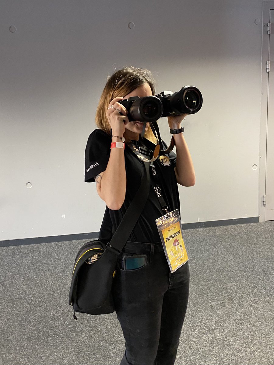 AssoMandora's tweet photo. Avez-vous aperçu Pauline, notre photographe de choc ? 😏 📸 #TeamComm https://t.co/k7VOOxUhlu