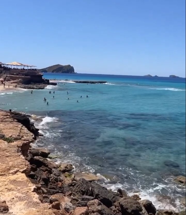 DJFlaco85's tweet photo. Mood: Vacaciones 🏝☀️ #calacomte #ibiza https://t.co/VSah3VWLi4