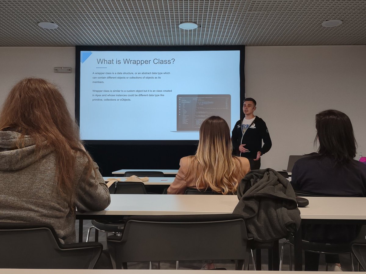 Moar learning on wrapper classes with <a href="/Oleh_Mykytyn/">Oleh Mykytyn</a> today <a href="/CzechDreamin/">CzechDreamin</a> #CD22