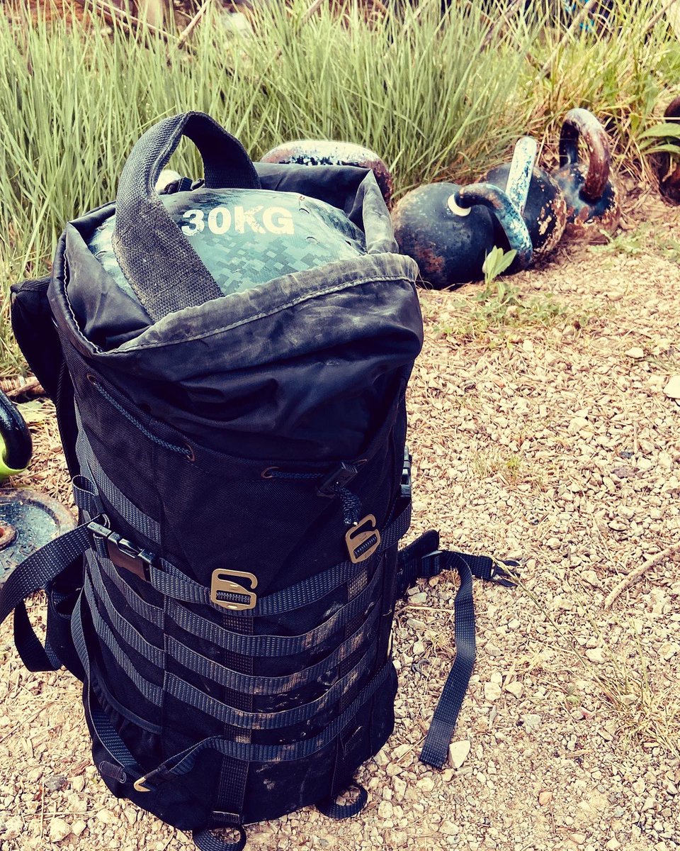 DavidManise's tweet photo. Un fin stratège est grand lecteur qui a longtemps porté un gros sac à dos.
#rucking #princedeLigne https://t.co/MALq0zjgEA