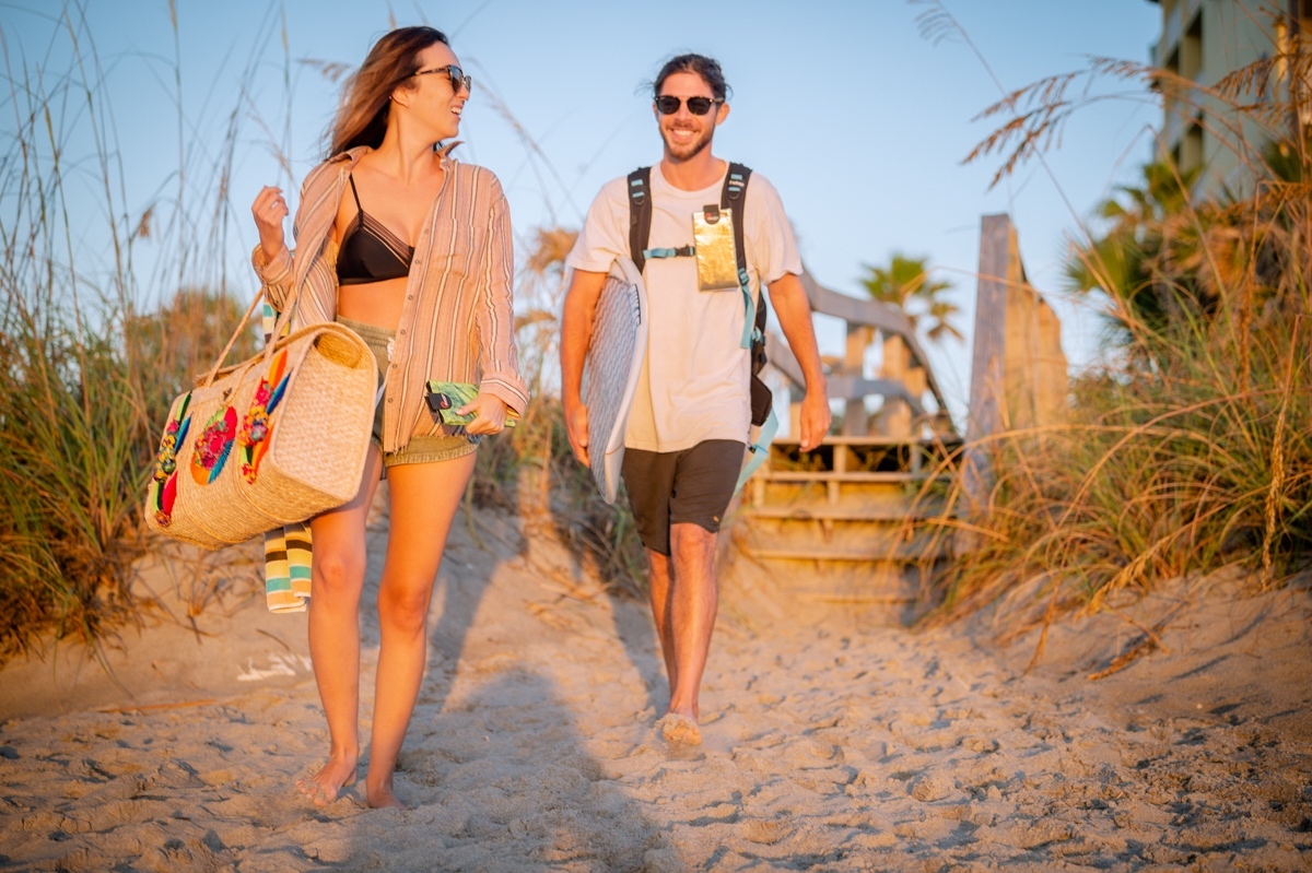 ThePhoozy's tweet image. The holiday weekend is upon us 🥳 Whether you're headed to the beach, lake, hiking, boating, or whatever adventure you have in mind don't BBQ your phone 👎  Keep it cool and in tip top shape - get a PHOOZY!

#phoozyfam #essentialgear #protectyourtech #getaphoozy #getoutside