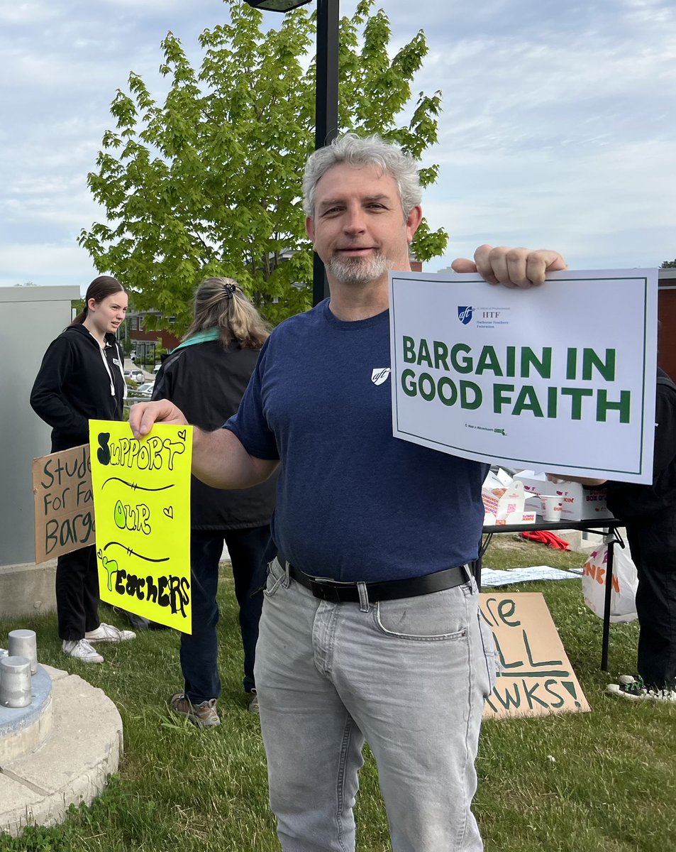 AFTMass's tweet image. .@EssexNorthShore educators and @ETHS_Educators rally before school for the school their students deserve!  #StrongerTogether #ClassSize @AFTunion @massaflcio
