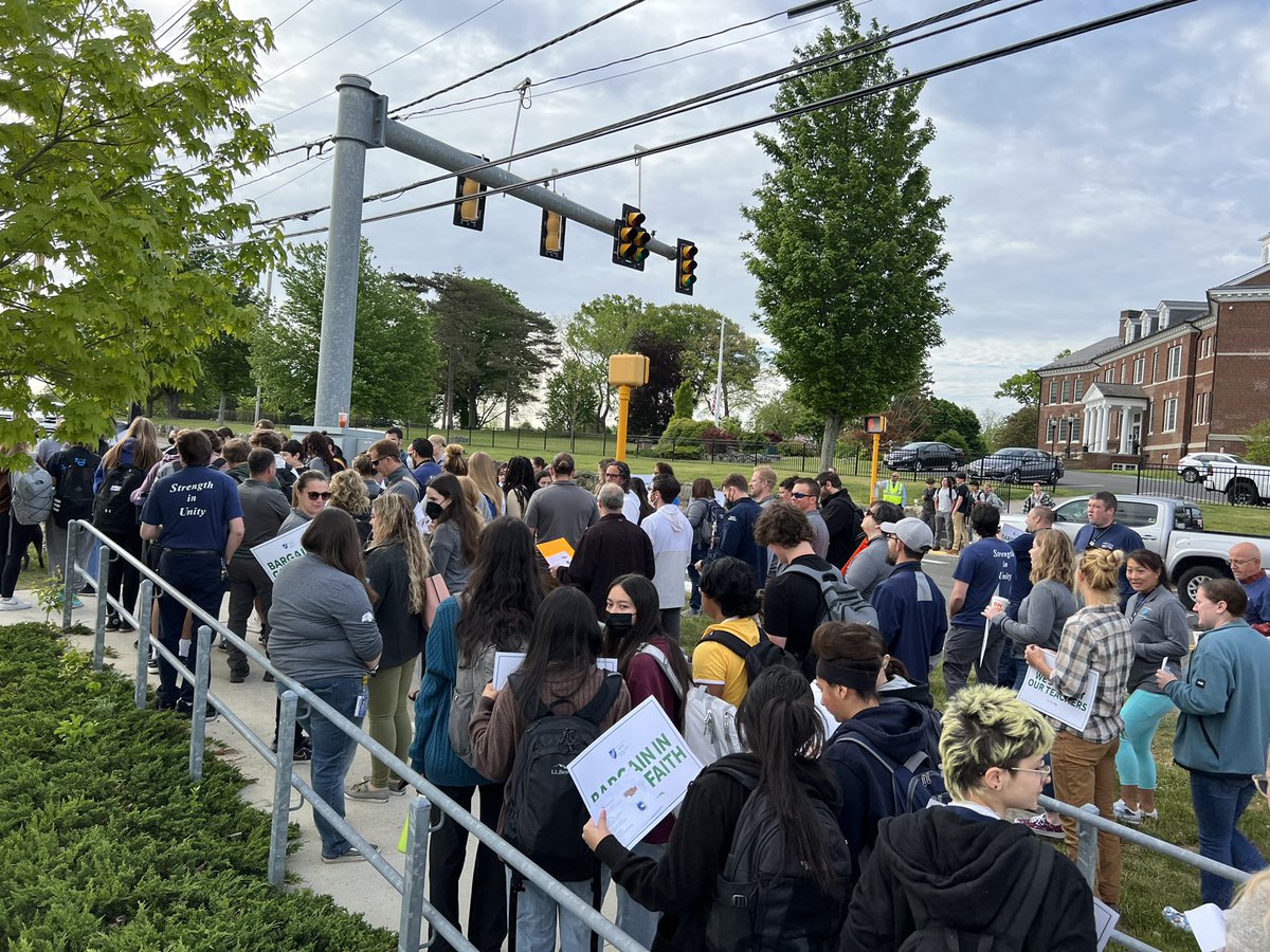 AFTMass's tweet image. .@EssexNorthShore educators and @ETHS_Educators rally before school for the school their students deserve!  #StrongerTogether #ClassSize @AFTunion @massaflcio