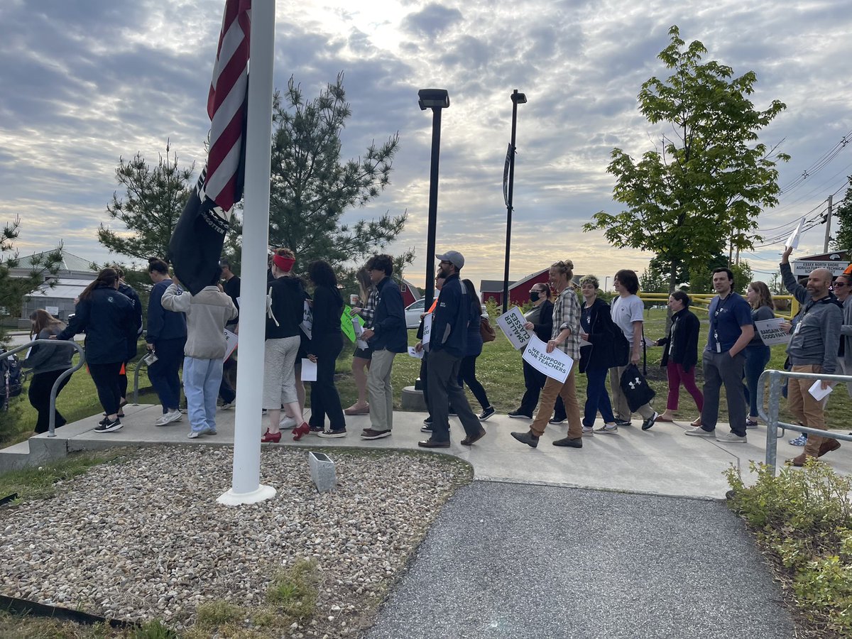 AFTMass's tweet image. .@EssexNorthShore educators and @ETHS_Educators rally before school for the school their students deserve!  #StrongerTogether #ClassSize @AFTunion @massaflcio