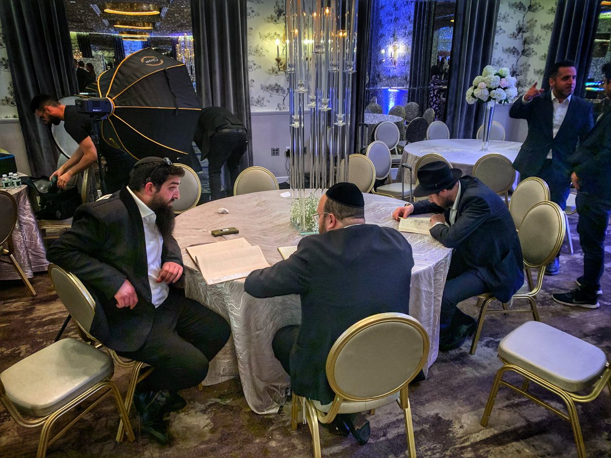 Dov Emerson (@dovemerson) on Twitter photo The band that has a post-gig chavrusa together, rocks out together.
๐คโค๏ธ๐ธ
<a href="/Eitankatzmusic/">Eitan Katz</a> The band that has a post-gig chavrusa together, rocks out together.
๐คโค๏ธ๐ธ
<a href="/Eitankatzmusic/">Eitan Katz</a>
