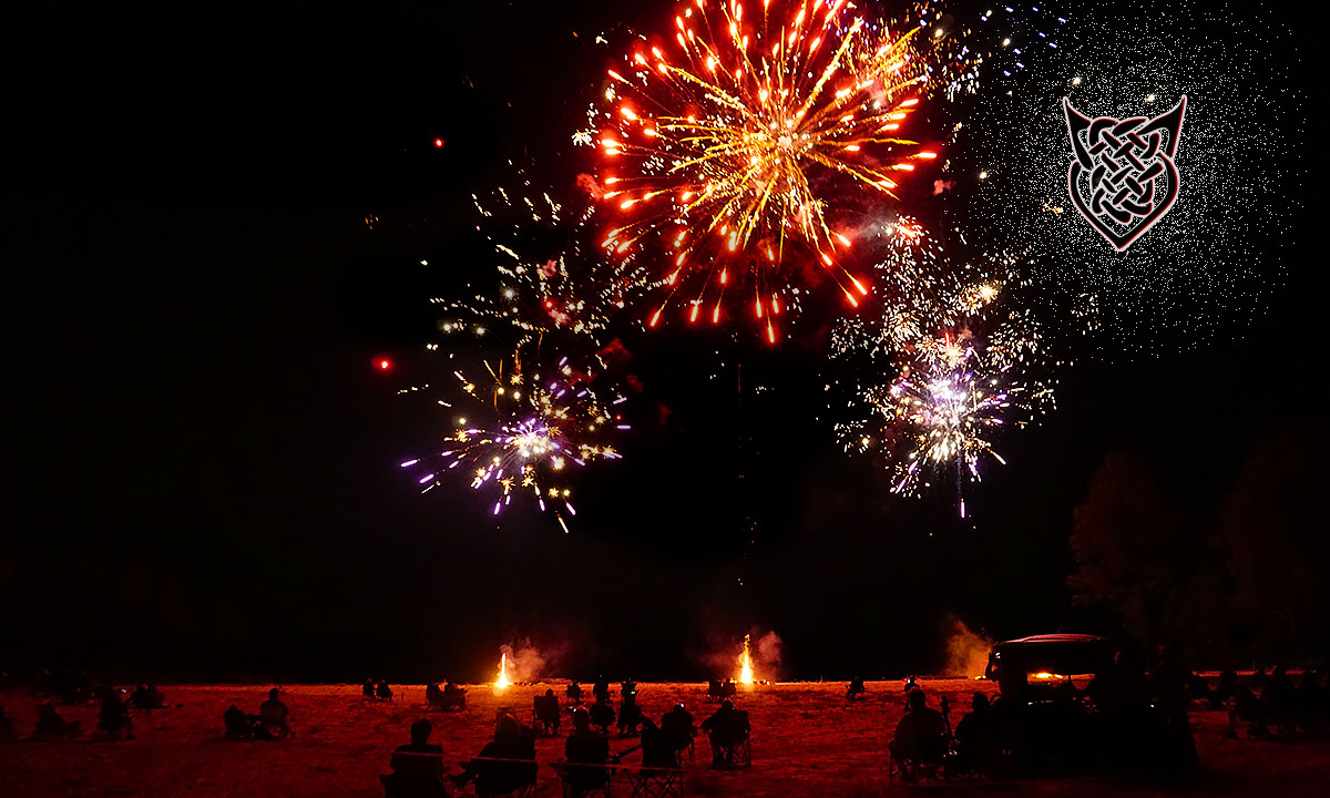 FireLinxPyro's tweet photo. 🇺🇸 Enjoy Red, White & Stars this 4th of July! 🇺🇸 Look up and enjoy the brilliant colors illuminating the sky. Have a worry-free holiday, use discount code Happy4th when purchasing your #FirelinxFiringSystem and enjoy 25th off! 🎆 🎇 #Happy4thOfJuly #4thOfJuly #4thOfJulySale https://t.co/HqAuw3V32z