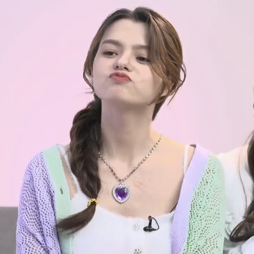 freenbeccaa's tweet photo. pouting becky 👩‍❤️‍💋‍👩 #madanLIVExFreenBecky
#Bestgirlfriend #ฟรีนเบค 
#srchafreen #Beckysangels https://t.co/k6cxQkarjc