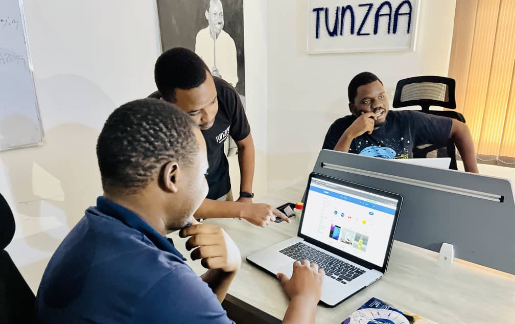 Globaltvonline_'s tweet photo. TUNZAA YAJA NA FURSA MPYA KWA WAFANYABIASHARA NCHINI
Wauzaji wa bidhaa hapa nchini wametakiwa kuchangamkia fursa ya jukwaa la kidigitali linalokuwa kwa kasi na lenye watumiaji wengi, kwa ajili ya kuuza bidhaa zao kwa urahisi. Soma zaidi >>https://t.co/Gx2VqCVTah https://t.co/X813DK9awF