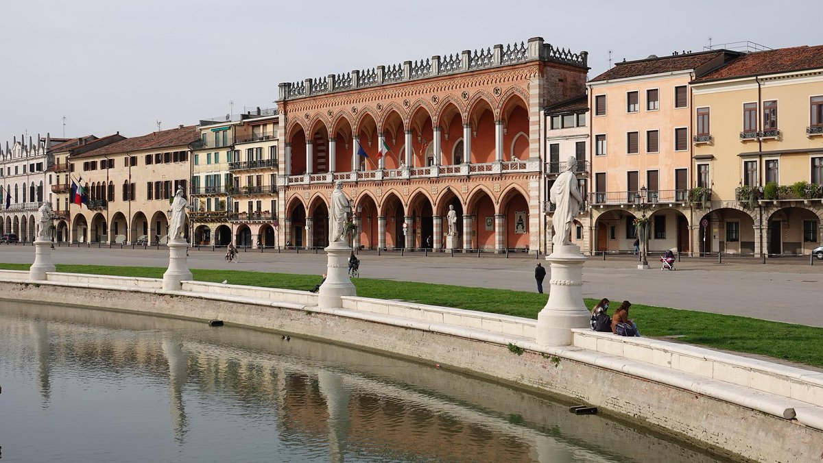 ItalyinARG's tweet photo. Sigamos #DescubriendoItalia

👉 Continuamos nuestro viaje por ciudades universitarias y hoy visitamos Padova, parada obligada por las bellezas que se esconden en su casco histórico y por su universidad, una de las más antiguas de Italia.

ℹ️ https://t.co/vM1lcUeR1j 

📸 Pixabay https://t.co/9vf5byAp8P