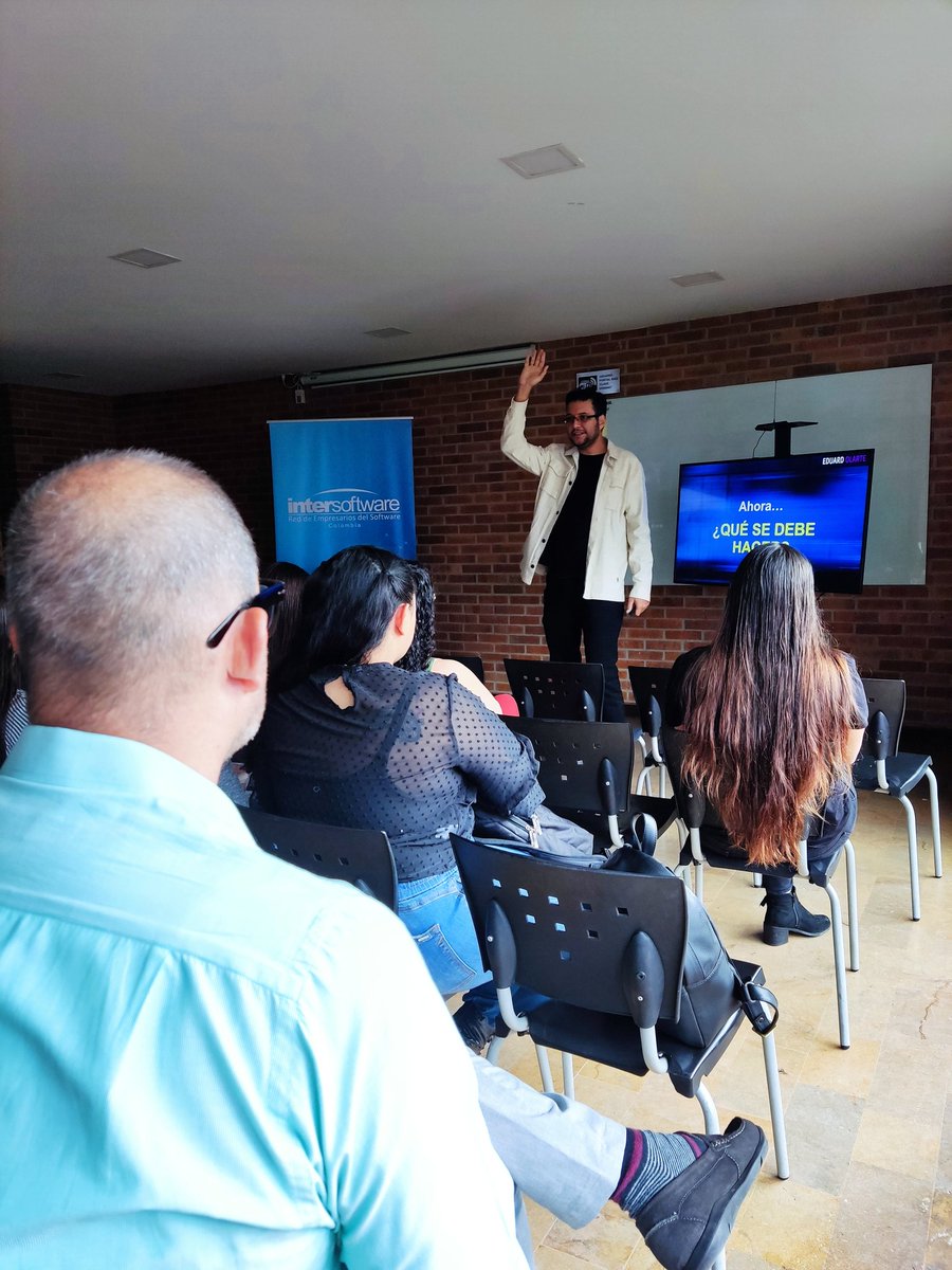 CeibaSoftware's tweet photo. #Ceiba presentes en el encuentro de comunicadores de la red @InterSoftwareCo aprendiendo de #MarketingDigital con Eduardo Olarte
#Aprendizaje #Software #ISW #Intersoftware https://t.co/UNjdlpbXcI