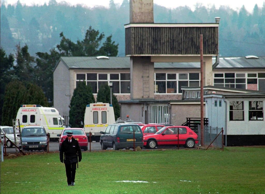 On March 13th, 1996 in Dunblane, Scotland, a lone gunman burst into the school's gymnasium and massacred 17 people. 

This led to a ban on owning handguns in the U.K. There have been no school shootings in the quarter century since. 

ow.ly/kiaP50Jjyfs