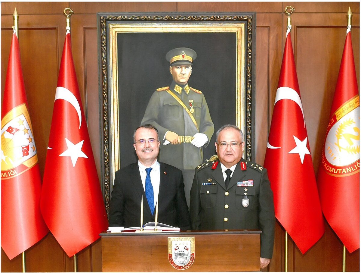 Rektörümüz 1. Ordu Komutanı Korgeneral Kemal Yeni’yi Ziyaret Etti

🔗https://t.co/b0soUhLYwt https://t.co/V12zojtQog.