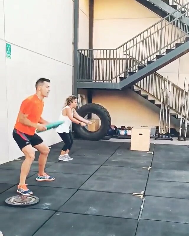 antoniocozar's tweet photo. La mejor manera de despertarse temprano. The best way to wake up early! 👟💪🏻🏋️‍♂️
📹: @larycfit 
.
.
.
.
.
.
.
.
@BodyFactory_ES @bodyfactoryelcalvario #BodyFactory #Gimnasio #Gym #CrossFit #LesMills #LesMillsUnited #Viernes #Friday #Algeciras #igers #iger… https://t.co/NMgxWKLnvN https://t.co/KCKrWwXOhj