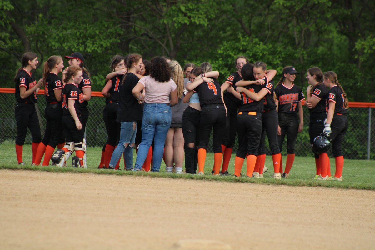 What a way to go out, UNDEFEATED! These teammates had each others back! This game was priceless❤️🥎