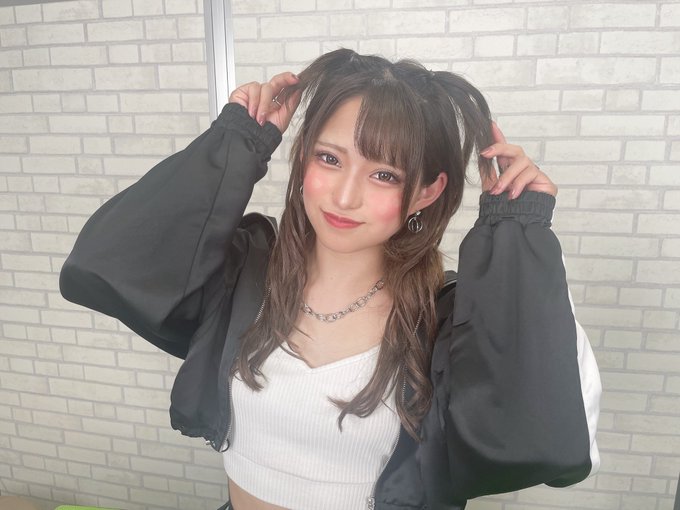 渚みつきさん@nagimitsu_kix
『メイド教育AV』に出演が決定しました!
童顔で可愛いくて目がキリっと強いので瑠璃川ちゃんの表情をとても可愛く表現してくれると思います😍😍
瑠璃川ちゃんのメイド服絶対似合う…っ😳 