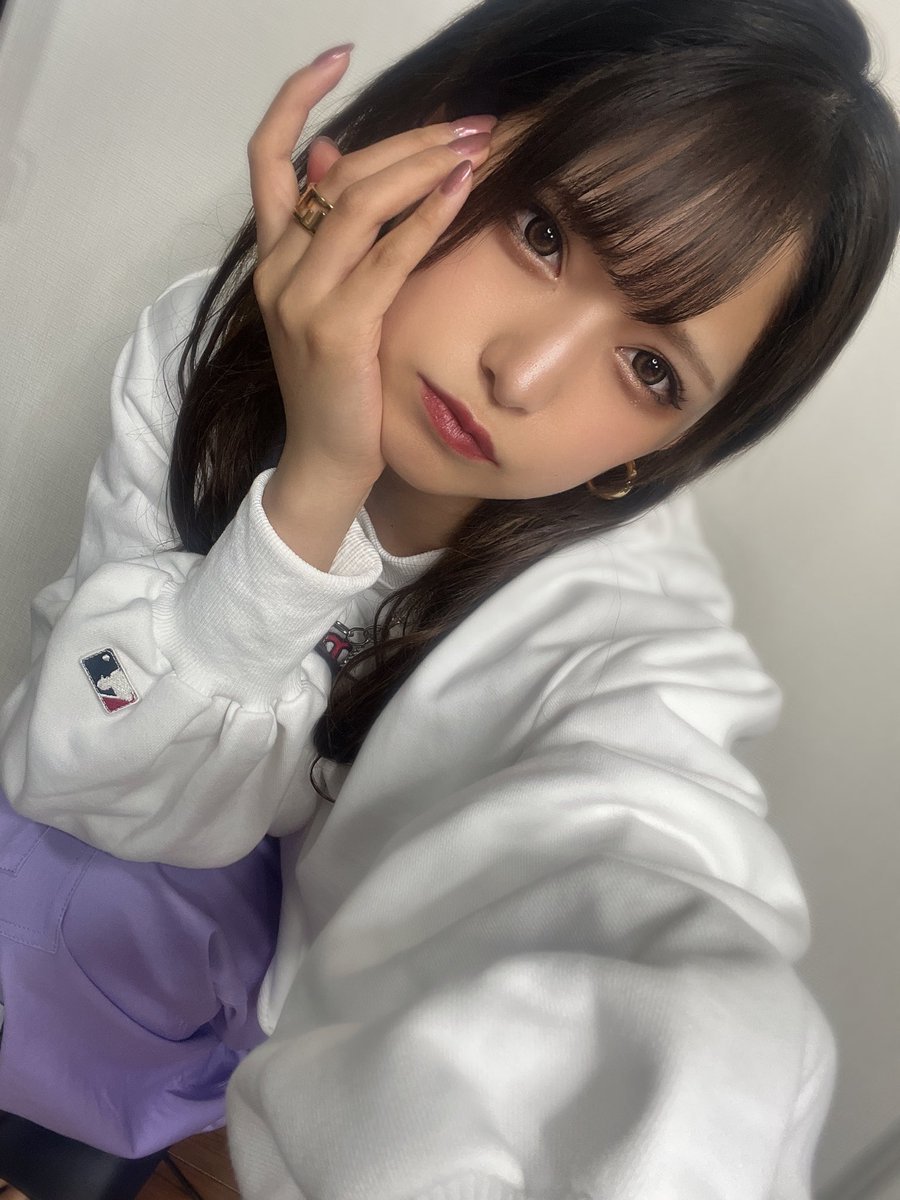 渚みつきさん@nagimitsu_kix
『メイド教育AV』に出演が決定しました!
童顔で可愛いくて目がキリっと強いので瑠璃川ちゃんの表情をとても可愛く表現してくれると思います😍😍
瑠璃川ちゃんのメイド服絶対似合う…っ😳 