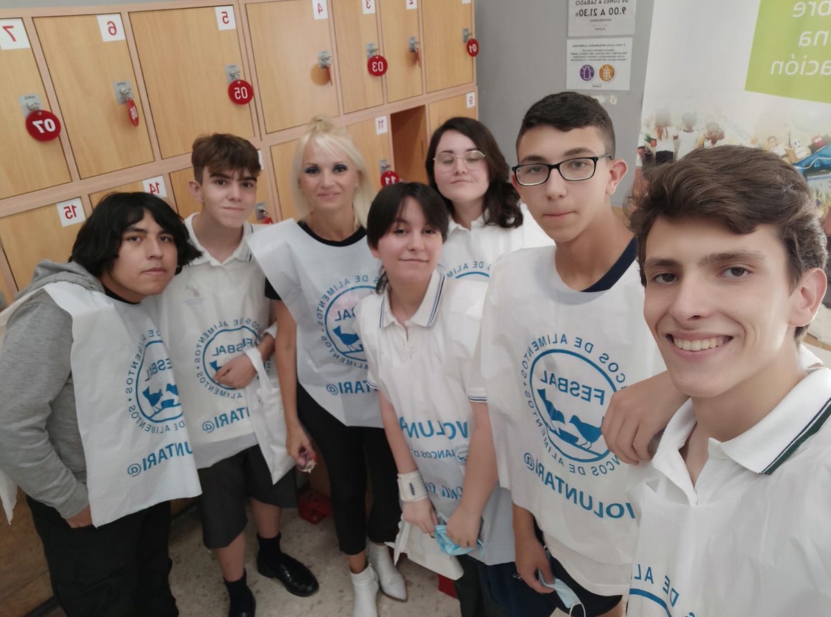 SagradaSevilla's tweet photo. “Haz que sea primavera para todos ”🌞 🌼@B_Alim_Sev organiza esta campaña en la que nuestros alumnos participan como voluntarios en nuestro barrio.Estás a tiempo 27-28 mayo/ 4-5 junio en tu supermercado más cercano.
#AprendizajeServicio  #operacionkilo2022  #tuereslasolucion https://t.co/GrzbSDZ1TY