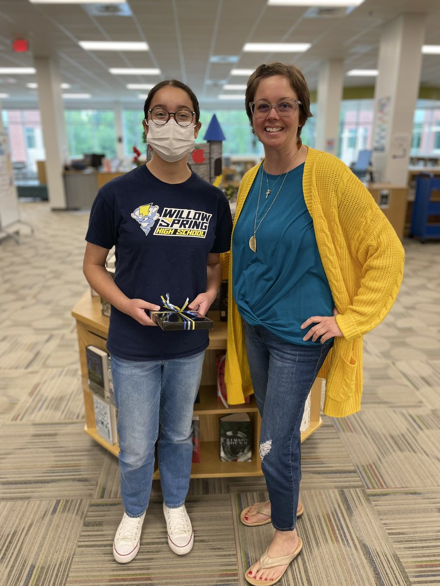 WillowSpringLMC's tweet photo. Just have to celebrate Alejandra one more time,
@WillowSpringHS! A warm shout out goes to Ms. Anderson, Ms. Ivory, Ms. Hardy, Ms. Warsaw, @jdparrish, and everyone who helped to get the WSHS Poet Laureate Program off the ground! 💙⚡️💫 #wewill #poet https://t.co/Bai4SDov9d