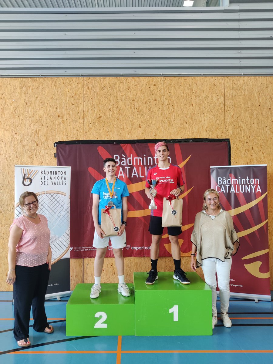 JOFRE COMELLA I MARTA GONZÁLEZ CAMPIONS DE CATLAUNYA SUB-19
badminton.cat/noticies/2022/…