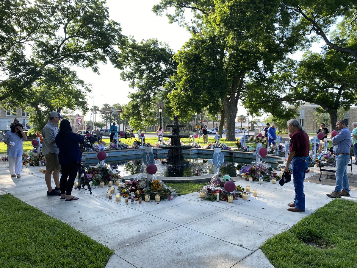 The memorial has grown since yesterday for all the victims who had their lives taken away. Many people come to drop off flowers and stand in silence. It’s heartbreaking to see any community having to deal with something like this. 
#Ulvade <a href="/ScrippsNational/">Scripps National News</a>
