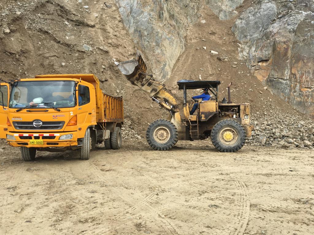 mguachapala's tweet photo. 🚧 || Obras Públicas
✅Gracias a la gestión del Alcalde Ing. Francisco Luzuriaga, el apoyo de la Prefecta del Azuay Soc. Cecilia Méndez mediante Asfaltar EP, y donación de material por parte de El Pan se sigue realizando mantenimiento de la vía Turi - Tres Cruces. https://t.co/aVhMXJLVin