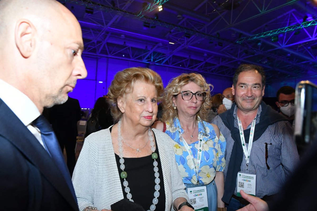 Firmato manifesto ‘Siamo Capaci’ tra #LuigiSbarra e Maria Falcone Presidente <a href="/FondFalcone/">Fondazione Falcone</a> a #CongressoCisl <a href="/CostantinoCisl/">Carla Costantino</a> “Impegno e esempio di Maria Falcone incoraggiano ad essere #testimoni di #legalità nei territori. Tocca a tutti fare la propria parte” #essercipercambiare