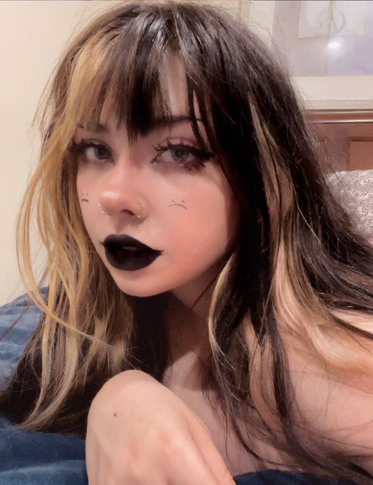 My surgery went well everyone. I&rsquo;m just recovering rn, I&rsquo;m super sore tbh. 🫠 https://t.co/FWCa5LLyqv