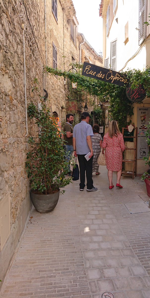 Speedy06200's tweet photo. Deuxième tractage d' @Mayaa_Tudiesche pour la #Circo0609: #Mougins qui n'avait pas encore vu de candidat #Ensemble #Modem06 https://t.co/LKdhEGm7xL