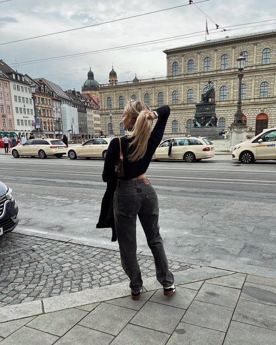3 pic. euro girl summer 💶 https://t.co/R1DWHGTFxk
