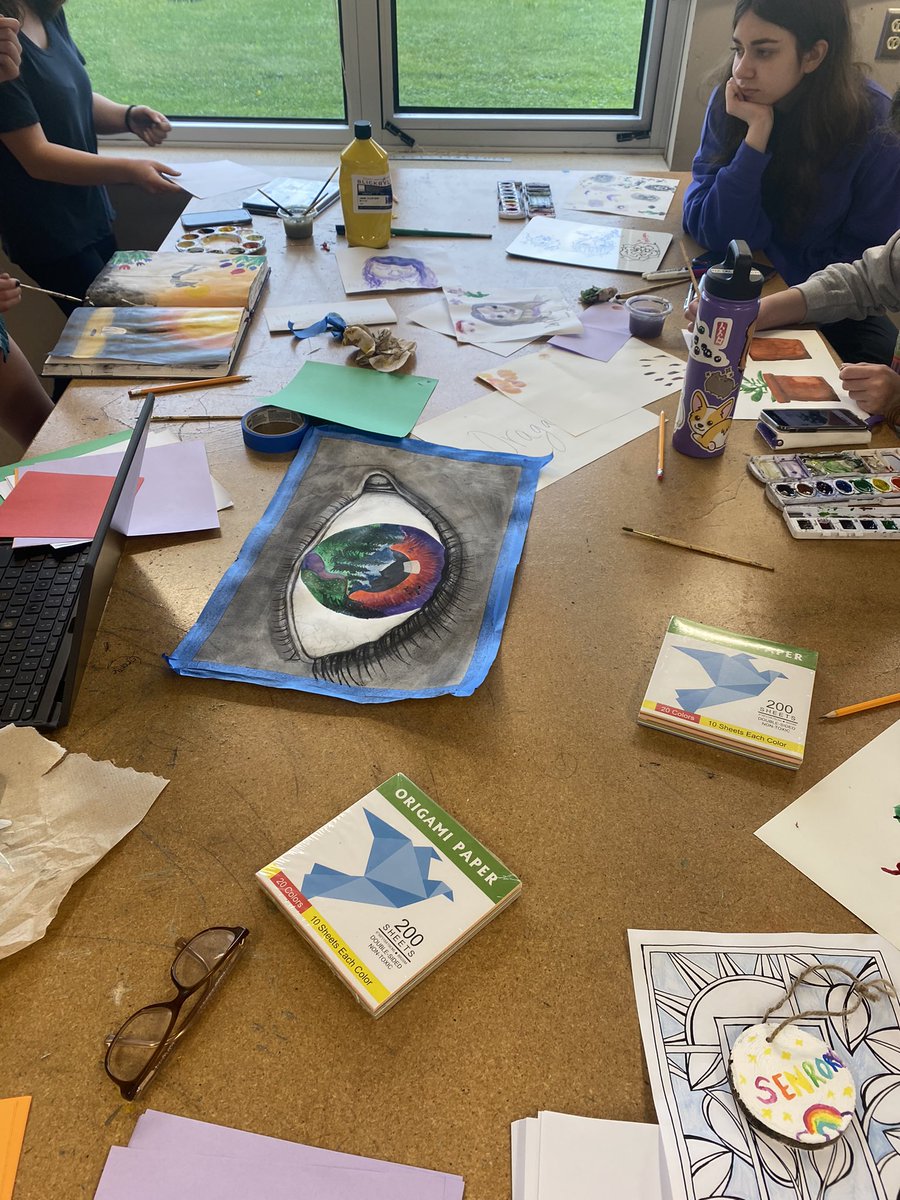Class Day is in full effect at HHS!! Such a wonderful opportunity to connect as a learning community before exams! <a href="/HHSClassDay/">HHS Class Day</a> <a href="/DrJeffreyMGreen/">Jeffrey M. Green</a> @Casey_Kosiorek