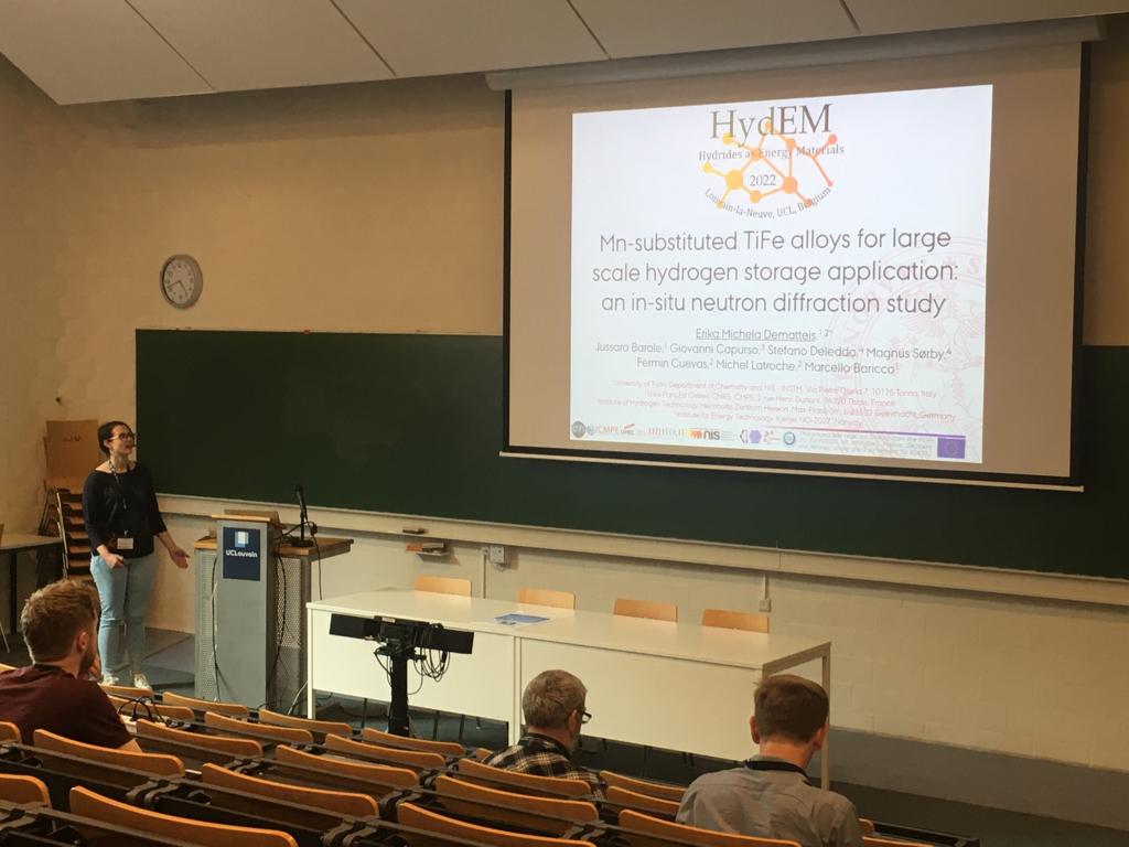 HycareP's tweet photo. Few days ago, @ErikaDematteis from @dipchim  presented her work at the #HydEM2022 International Symposium,  🆕 Mn-substituted TiFe alloys for large scale #hydrogenstorage application: an in-situ neutron diffraction study. Go go @HycareP!!

@FBK_research @EnvironmentPark @CNRS https://t.co/QkqDwmIXTc