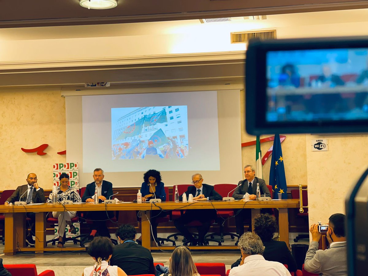 bendellavedova's tweet photo. Al dibattito “Rom e Sinti in pandemia, guerra e crisi economica in Europa” organizzato da @KethaneE con @pierofassino @MiRo_SPD - Ho auspicato che la strategia nazionale di inclusione di Rom e Sinti porti risultati concreti per rompere ciclo vizioso di povertà è discriminazione https://t.co/G4j6Izod1u