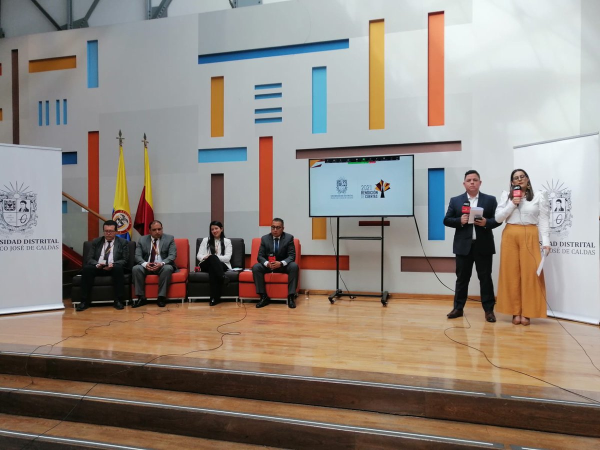 udistrital's tweet photo. En la #RendiciónDeCuentasUD entérate de cómo le fue a la Universidad, así como a toda su comunidad académica, durante el 2021. 

¡Juntos hacemos el camino a la excelencia!💪

Deja tus preguntas en  rendicioncuentas@udistrital.edu.co 📩 https://t.co/kzusnVfrLn