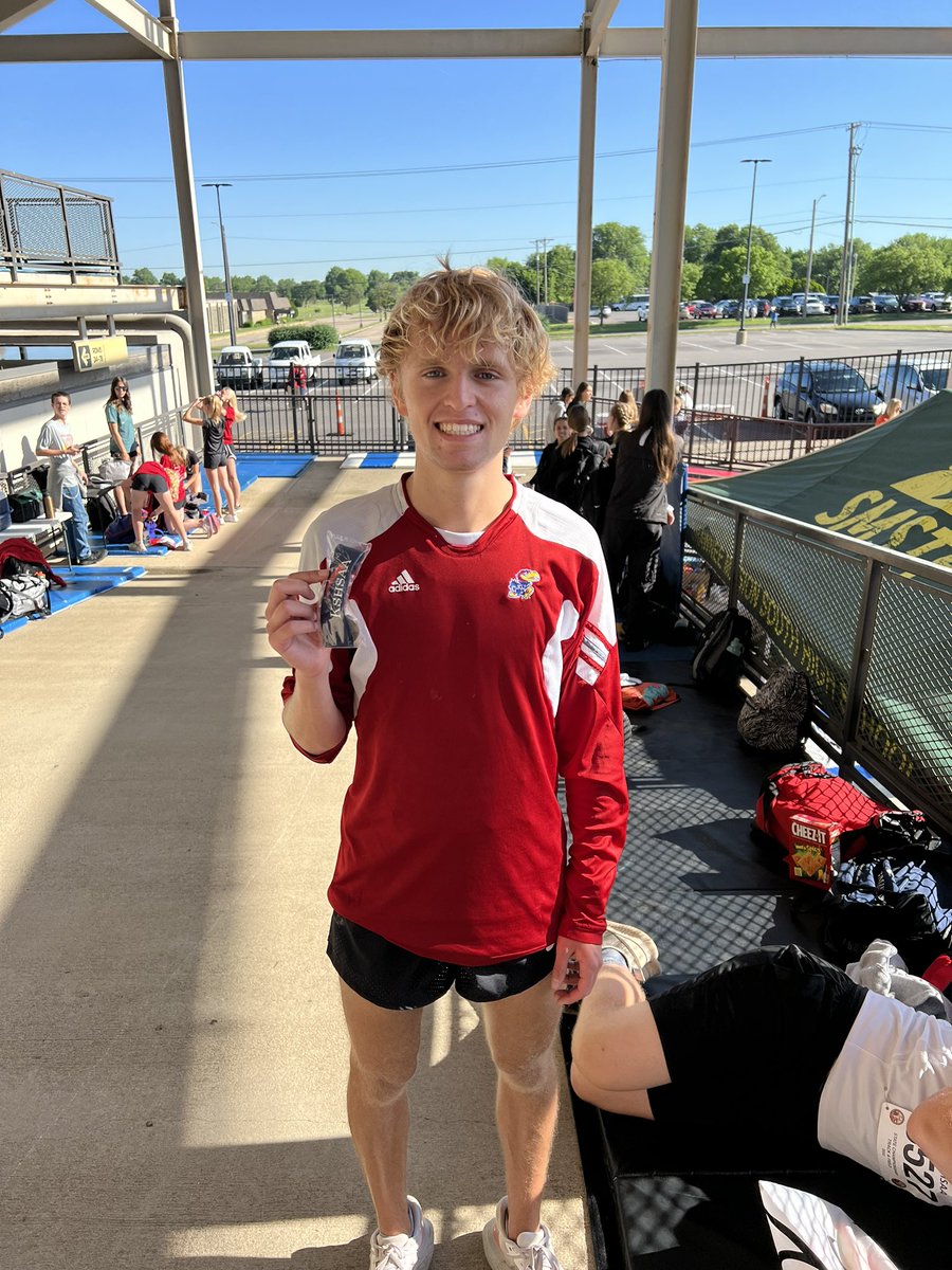 dejuangjr's tweet photo. YOUR GOLD MEDAL CHAMPION IN THE 3200 GOES TO @tannernewkirk1 🥇

Tanner broke the 4A state record &amp; 5th fastest time in Kansas HISTORY 🐐

#HaydenTF
#TheCatsAreHere https://t.co/DXlxLtem4v