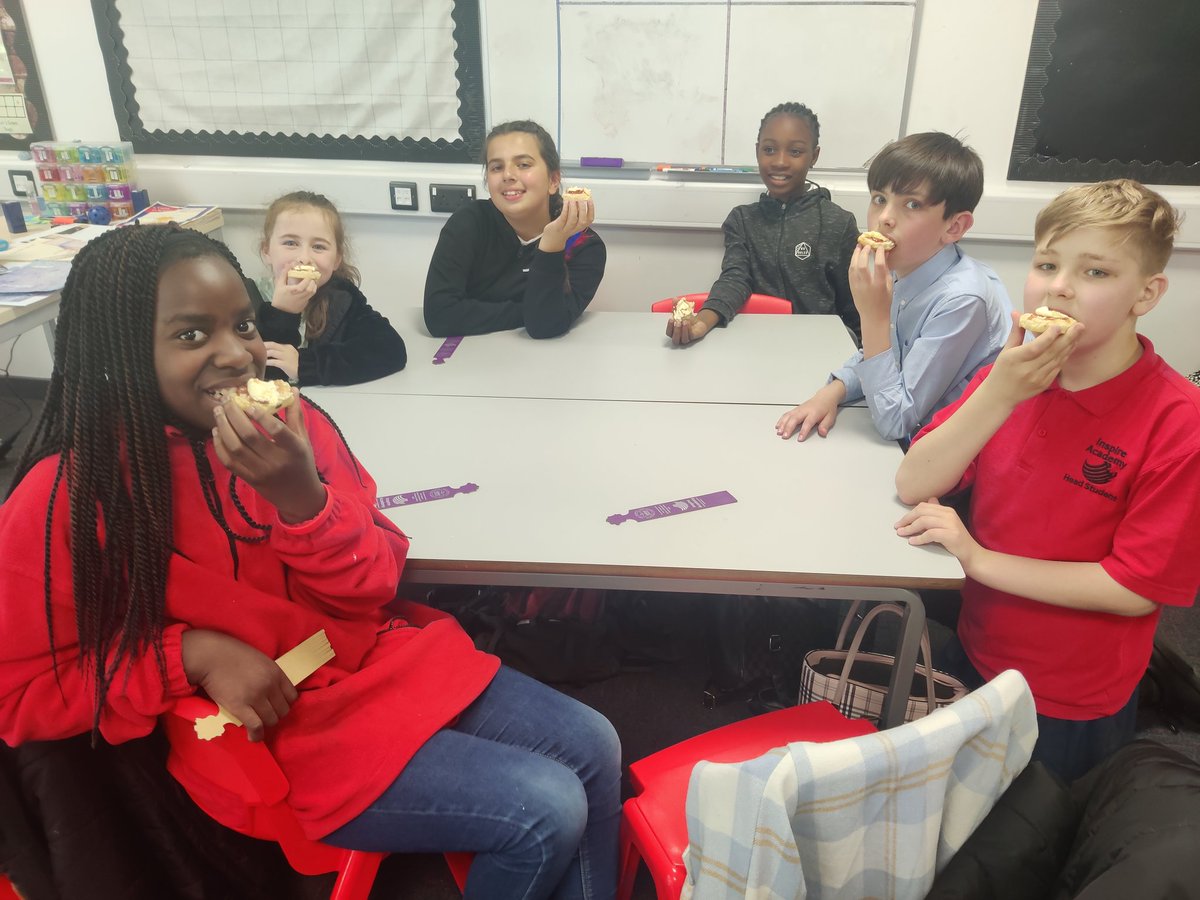 MrsGageTA's tweet photo. Y6 have had a lovely day celebrating the Platinum Jubilee 👑👸💜 Ask us what we learned about Her Majesty for our factfiles. https://t.co/eJAjNvQSQG