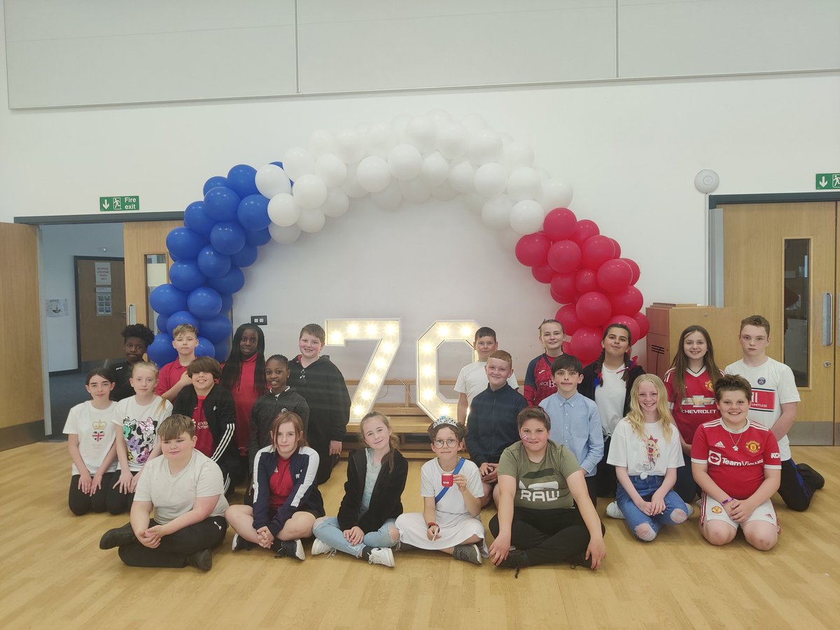 MrsGageTA's tweet photo. Y6 have had a lovely day celebrating the Platinum Jubilee 👑👸💜 Ask us what we learned about Her Majesty for our factfiles. https://t.co/eJAjNvQSQG