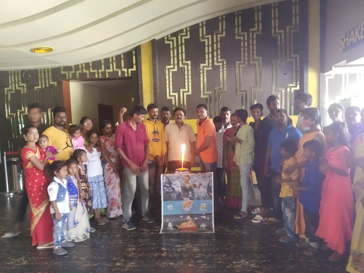 saikumar_aaryan's tweet photo. #F3Movie release  Celebrations Mamatha Theater Owner With Karimnagar Victory Venkatesh District President @SrinvasVictory &amp; Victory Venkatesh Ladies Fans @VenkyMama @AnilRavipudi @SVC_official @IAmVarunTej @SureshProdns https://t.co/3DleUC2eep