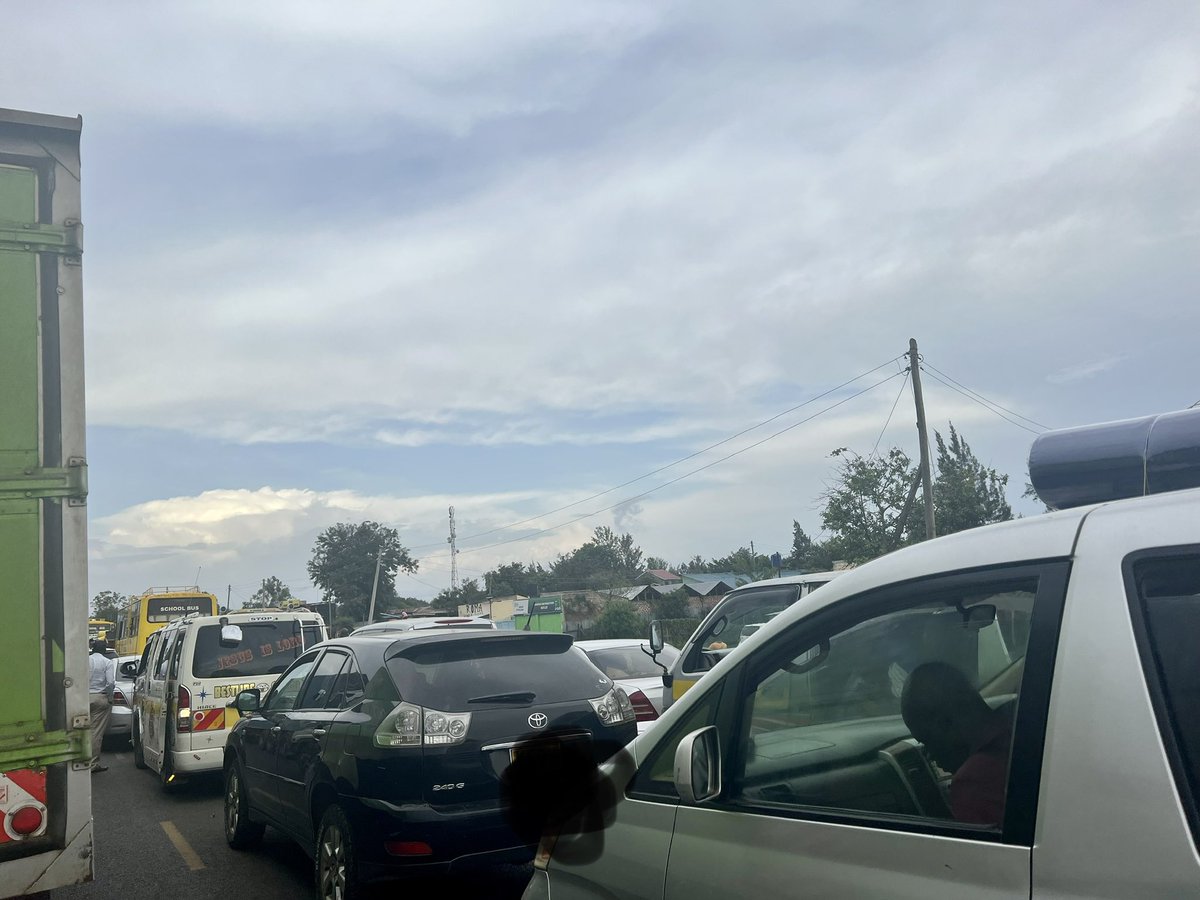 manerech's tweet photo. Seriously Ranguma!! Two hours at Rabuor Kisumu because you and your campaign carriage has blocked the road!! To think I left by 3pm to get home early!! It would have been better if you stood a chance NKT 😡😡@KisumuCountyKE @IEBCKenya @PoliceKE https://t.co/SBAhCZhduA