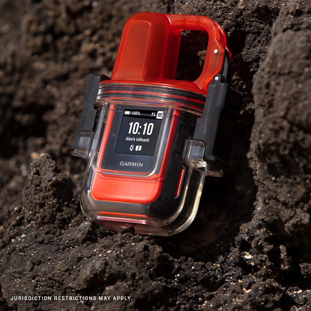 GarminOutdoor's tweet photo. Baewatch vibes. #inReachMini2 and the inReach Mini dive case. https://t.co/PKo8wYAoXN