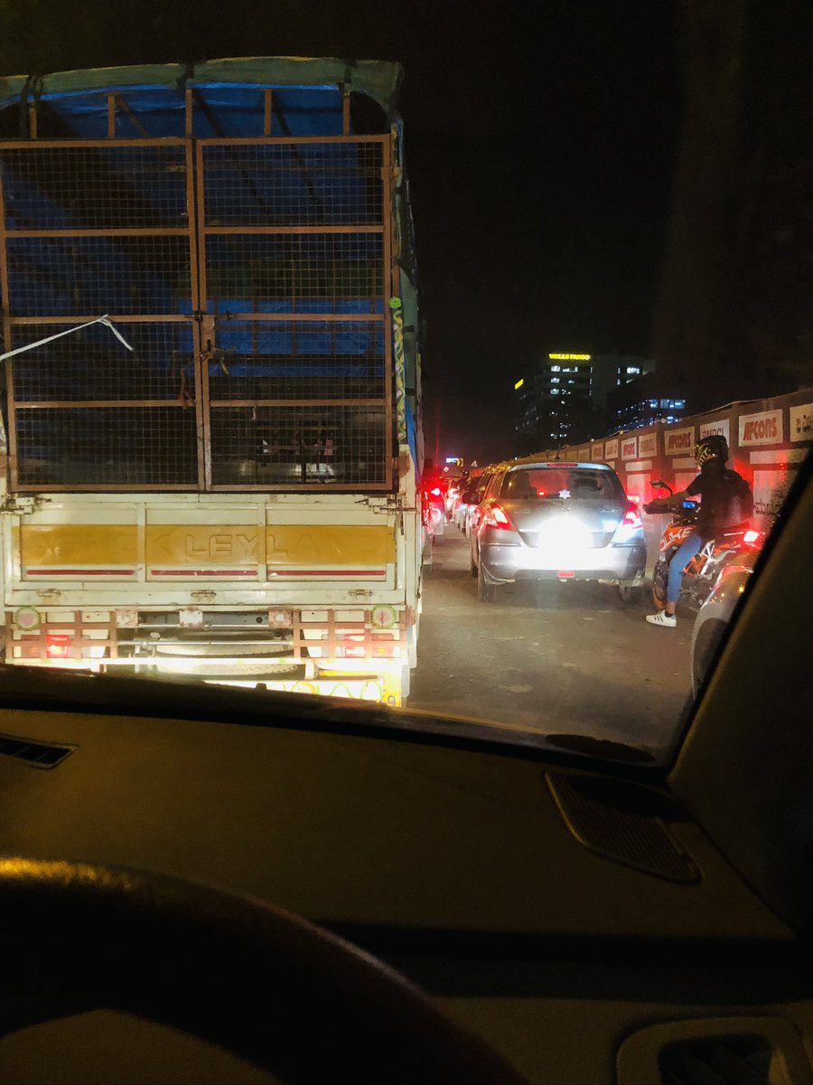 iam_shimon's tweet photo. @swiggy_in Can you deliver to a 🐌 moving car in bangalore traffic?  #Bangalore #bangaloretraffic https://t.co/gHeKY7W46a