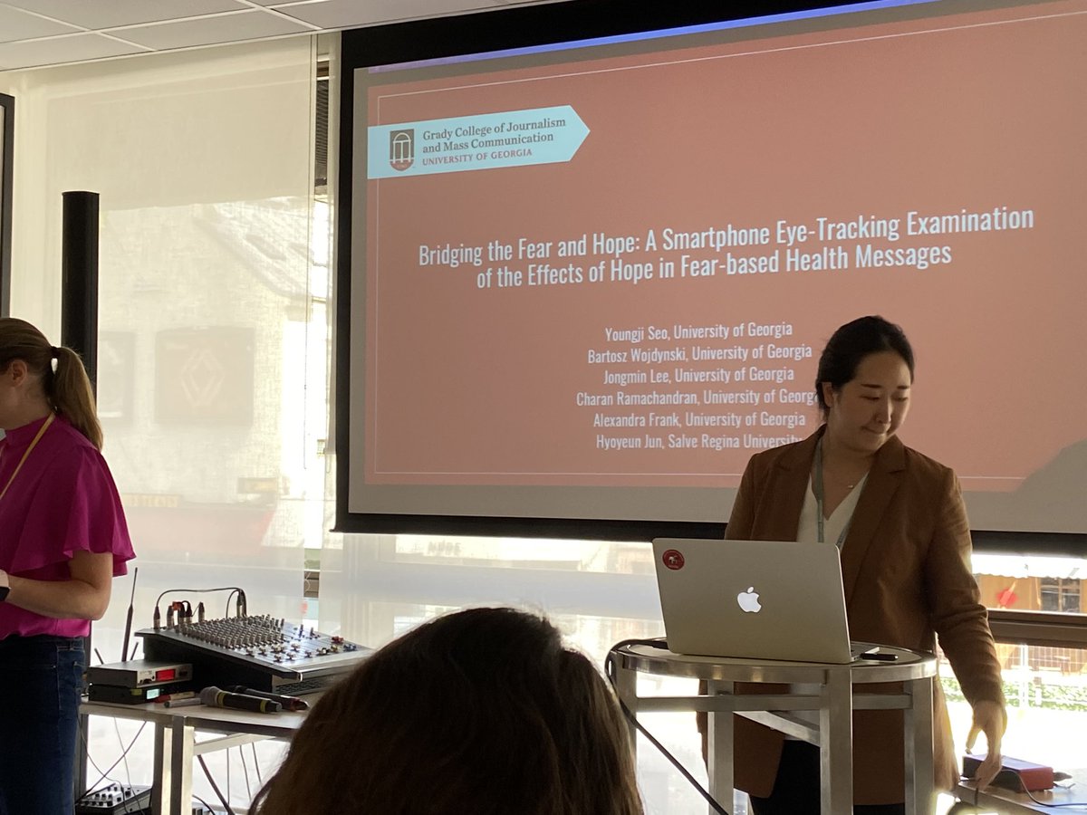DMAClab's tweet image. Great job by @sungsookie presenting our work on the role of fear-inspiring and hope-inspiring visuals on attention to Instagram health communication posts! #ica22