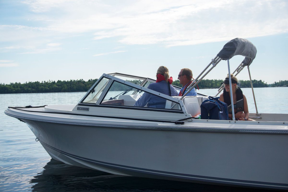 LimestoneBoats's tweet photo. The safety of you and your crew is the most important thing and that starts with wearing the proper life jacket. Click the link below to learn more about life jacket safety! 

https://t.co/pK1EdtKv1b https://t.co/MLijD7y27e