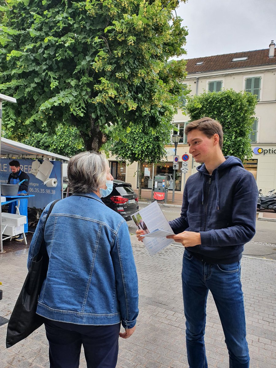 J-16 avant le premier tour des #legislatives2022 ! Nous étions ce matin sur le marché  de #Croissy pour discuter #avecvous de Marie Lebec, votre Députée-Candidate ! #5ansdeplus